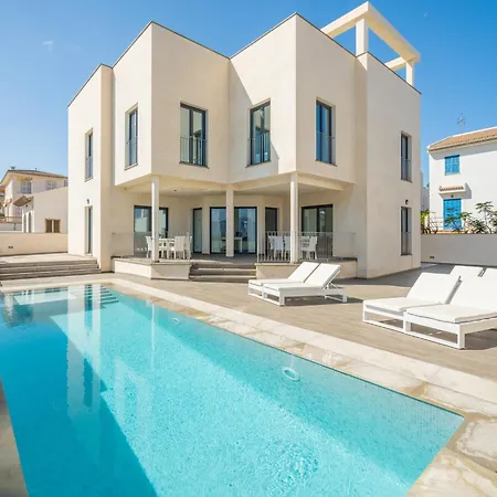 Villa Beachfront In Son Serra de Marina